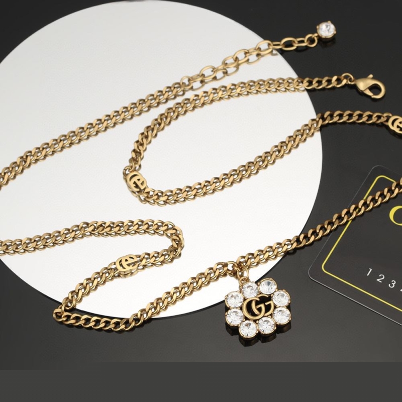 G*u*i necklaces